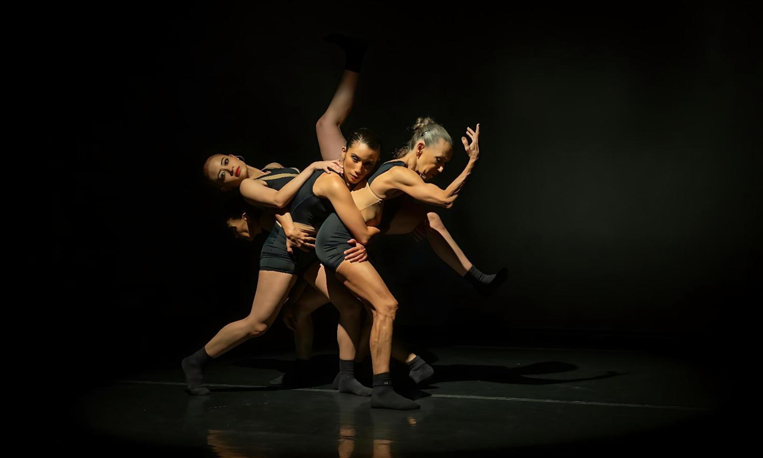 Workshop di danza contemporanea in sala prove
